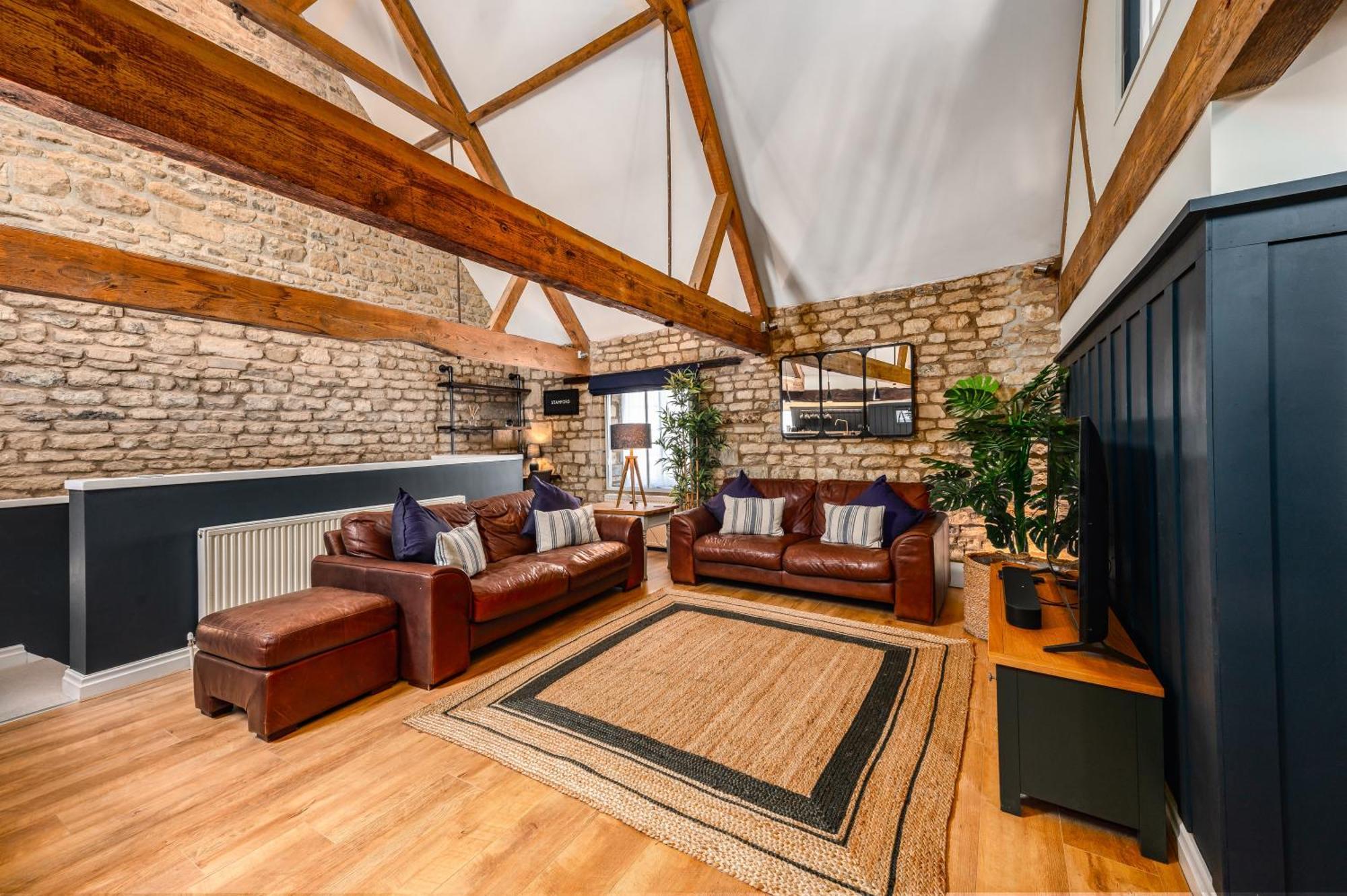 Stylish Central 6 Bedroom Converted Granary Стамфорд Экстерьер фото